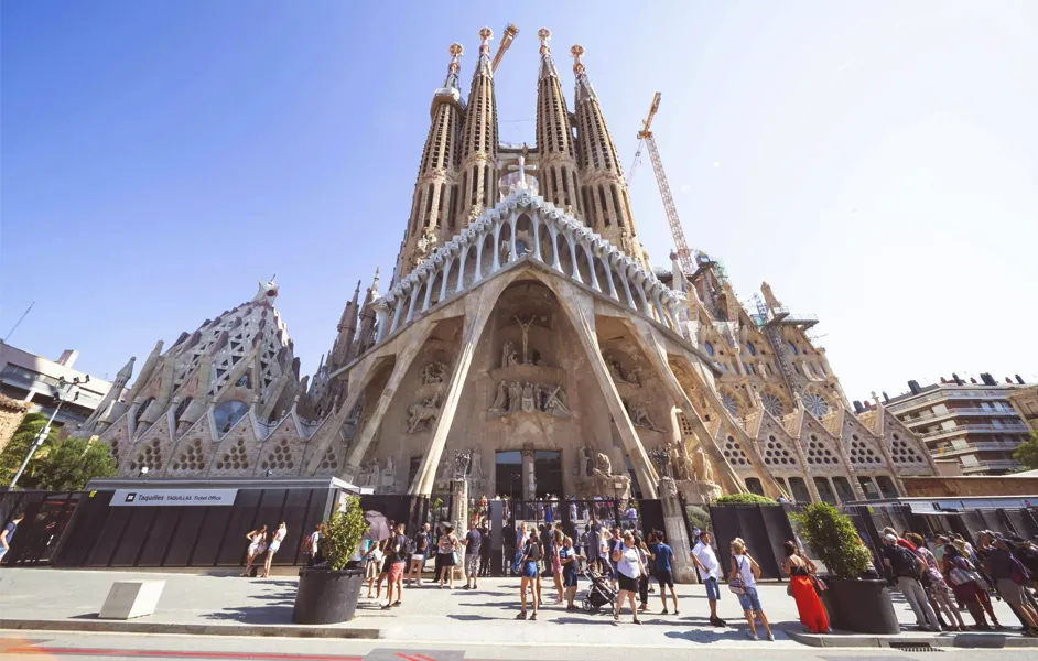 Skip the Stress: Reserved Access Sagrada Familia Tour