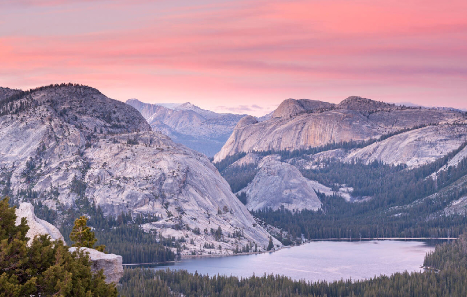 Yosemite bacground view to the image
