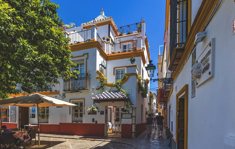 Santa Cruz Quarter: Where Every Corner Holds a Story to Tell