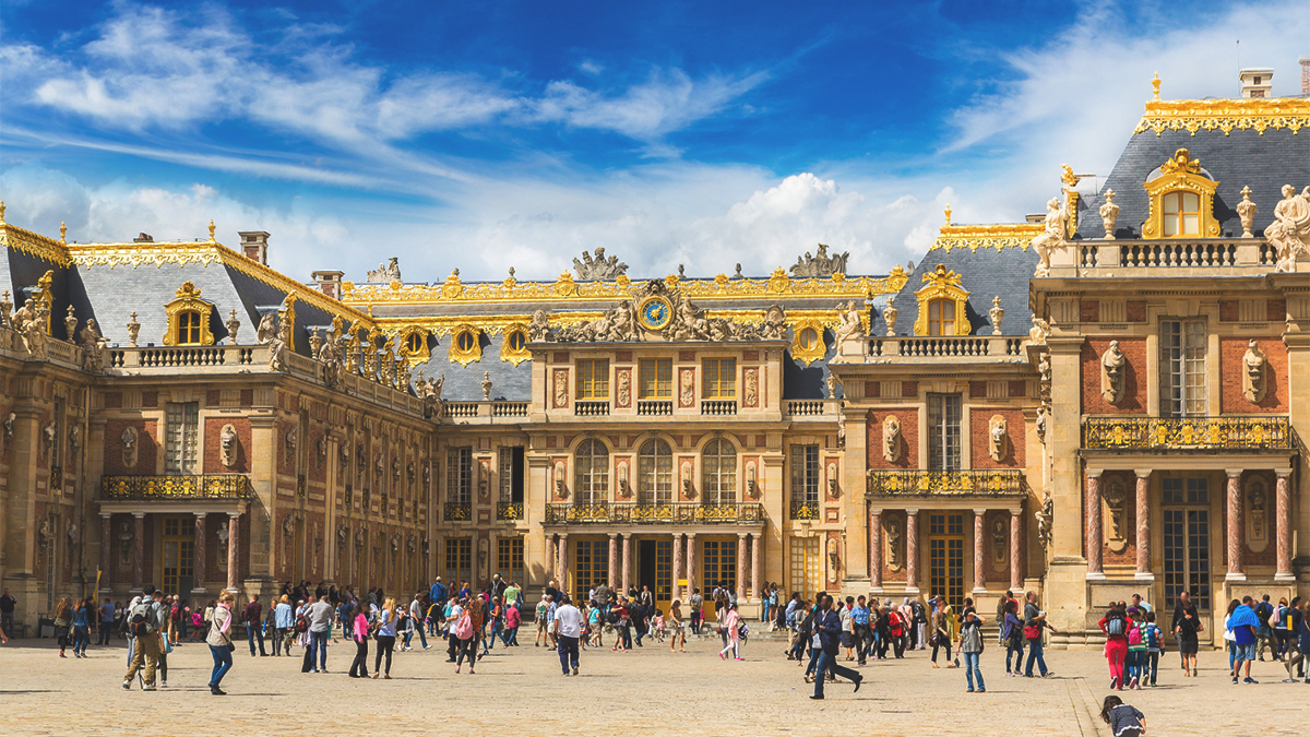 best time to visit palace of versailles outside people crowd