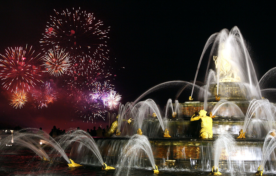 Versailles Fountain Night shows