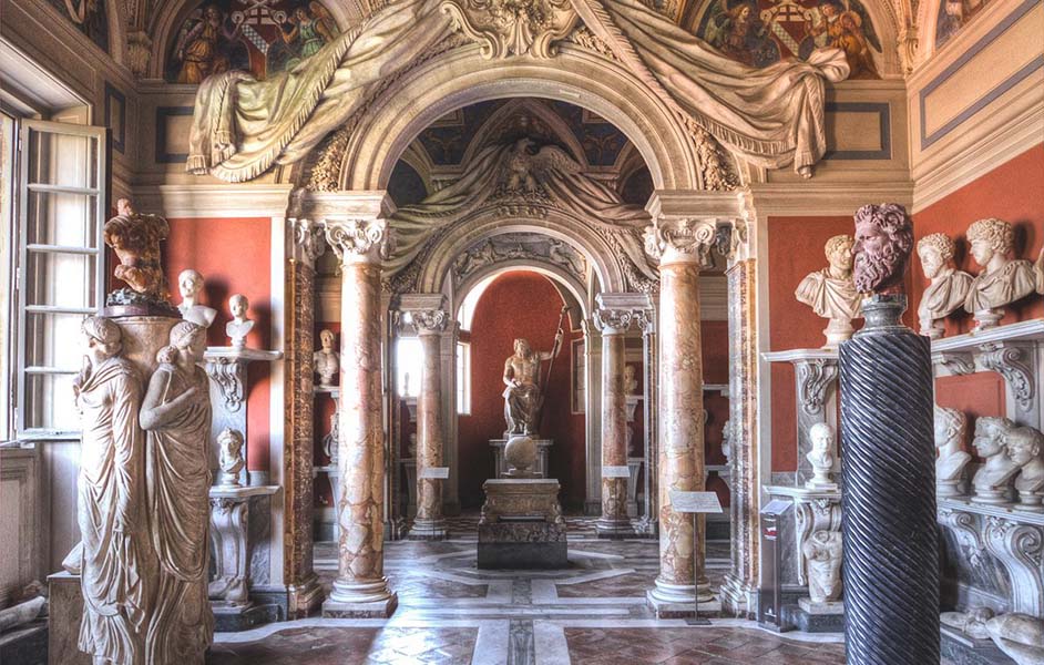 Vatican Museum tickets sold out - Gallery of the Statues