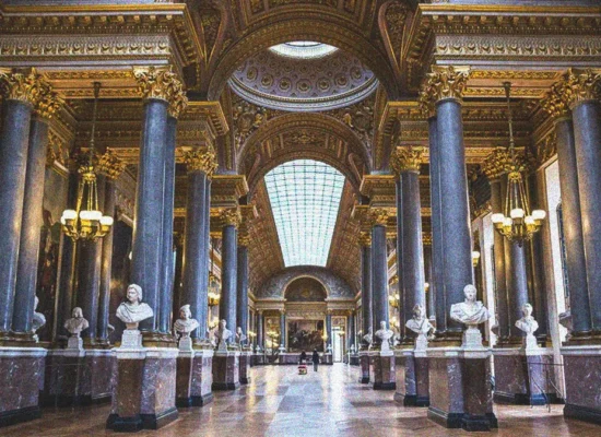 who lived in the palace of Versailles