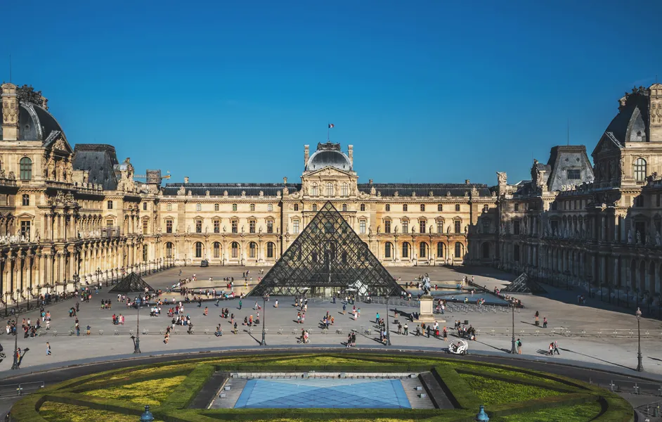 Best Time to Visit the Louvre Museum