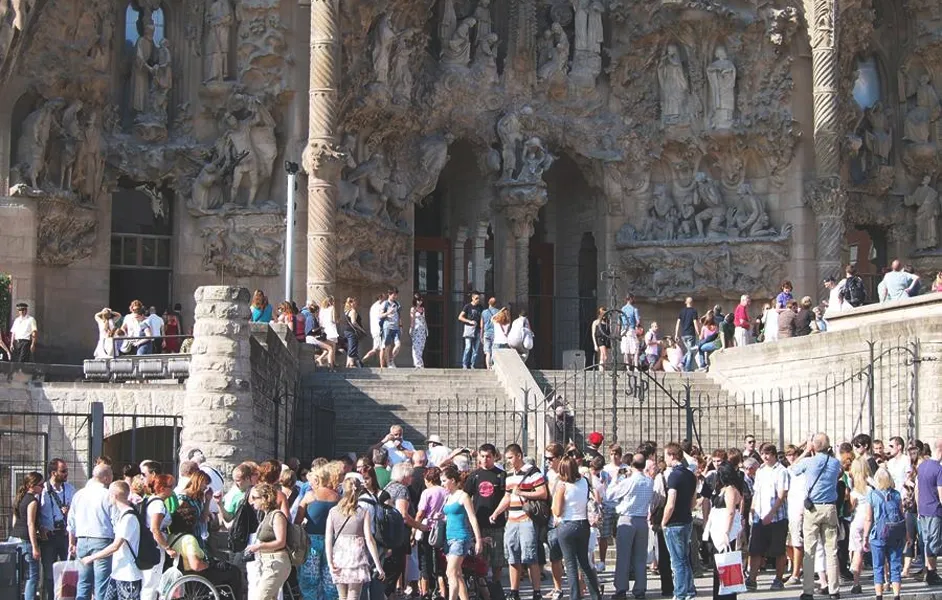 Crowds line up outside the basilica