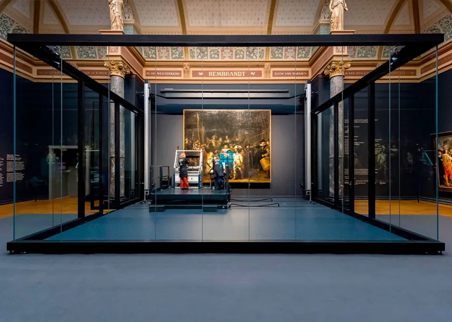 Rijksmuseum restoration glass chamber